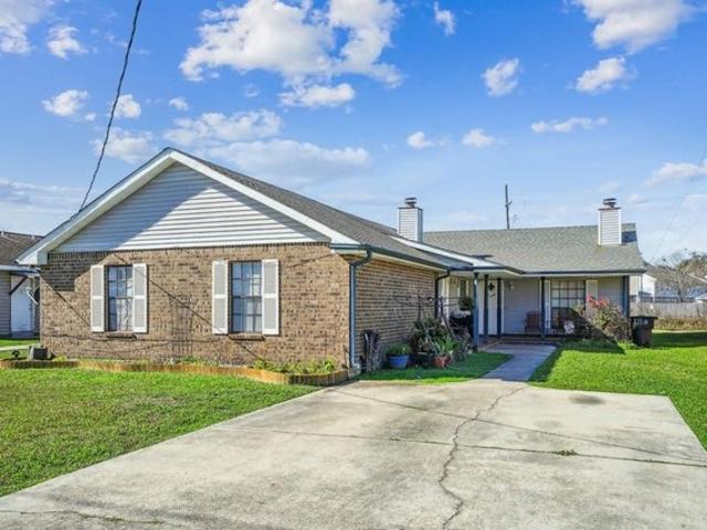 111 Omega St, Belle Chasse, LA 70037