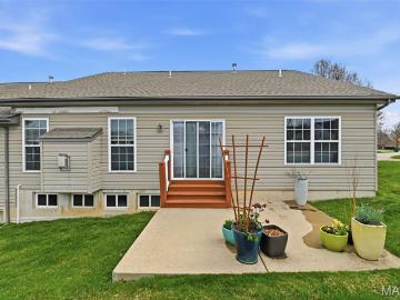 111 Long and Winding Rd, St. Peters, MO 63376 | MLS #26017