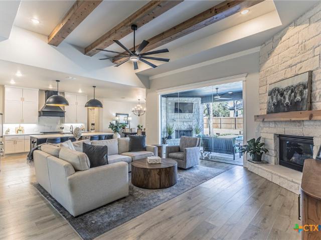 111 Lago Viento Lane