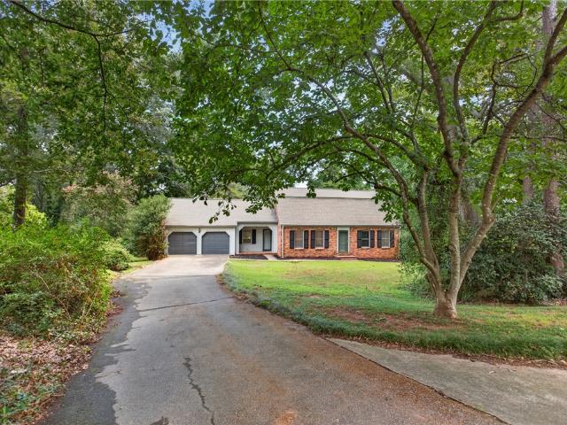 111 Lakeview Circle
