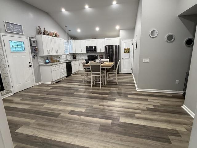 111 Lynn Dr