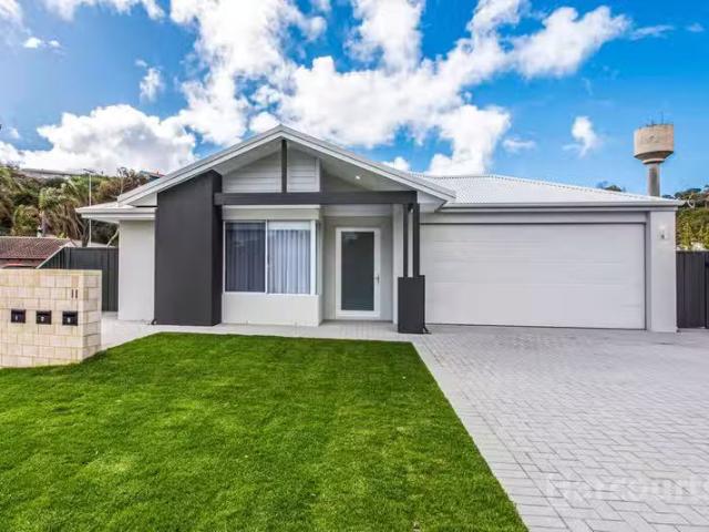 1/11 Murray Crescent, HALLS HEAD, WA 6210 House for Rent