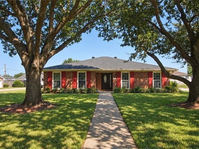 111 Surrey Dr, Laplace, LA 70068
