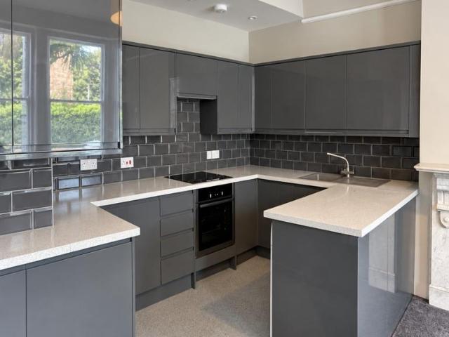111 Preston Road, East Sussex BN1 6 bed terraced house to rent £4,290 pcm £990 pw