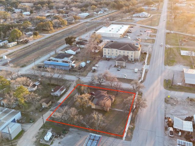 111 W York St, Ganado, TX 77962 | MLS #4981