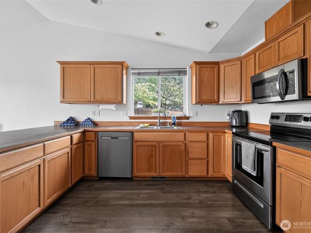 111 W Courtney Court