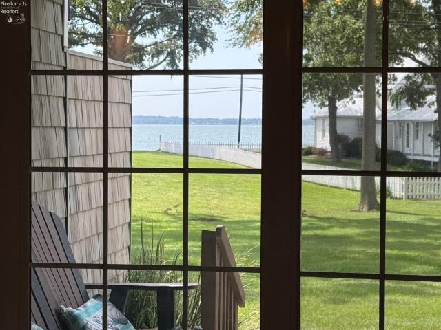 111 W Lakeshore Drive # 2B