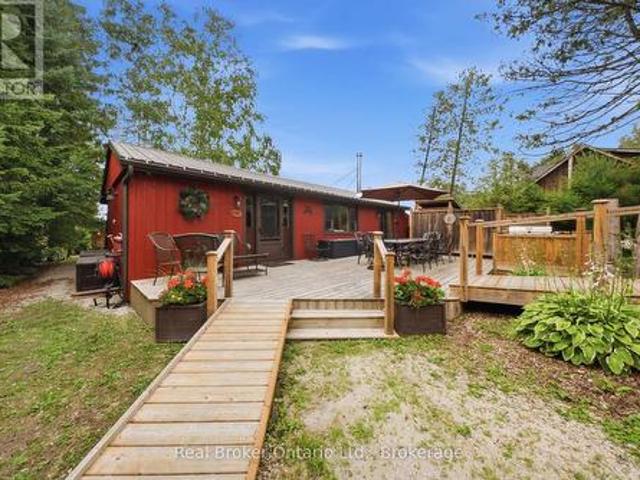 111 Wilson Drive, Georgian Bluffs, ON, N0H 2T0 house for sale | Listing ID X13589 | Royal LePage