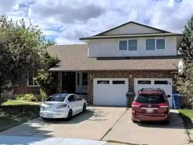 111 Temple Crescent West, Lethbridge, AB, T1K 4T3 house for.