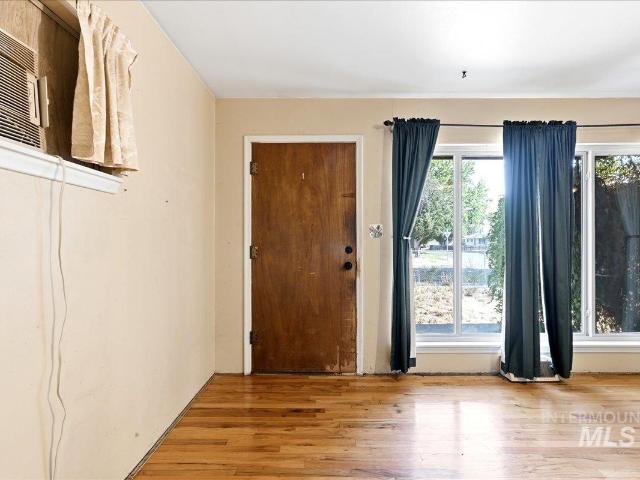 1125 E 11th N