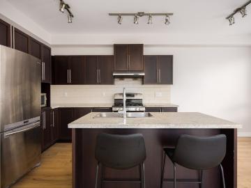 Greater Vancouver - Garden, Balcony, Swimming pool