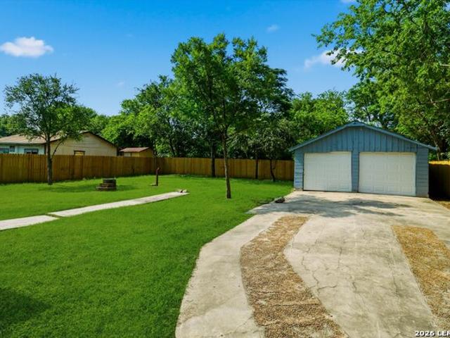 1126 W Lullwood Ave