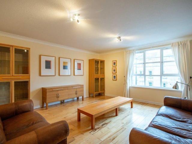1126L Russell Gardens, Edinburgh. 2 bed flat to rent £1,420 pcm £328 pw