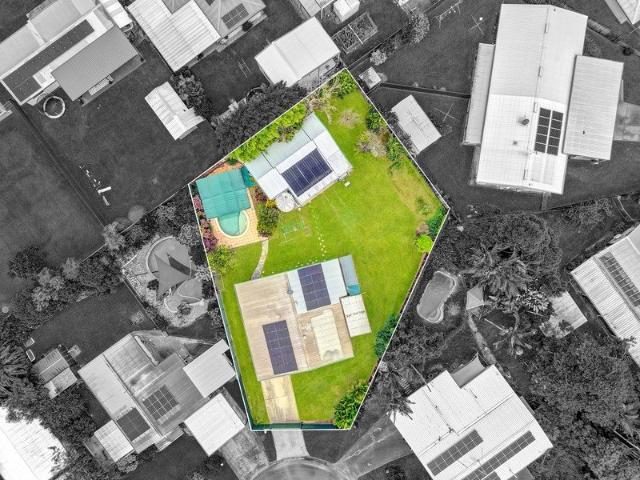 1126m² Fully Fenced Block + 4 Bay Shed + Pool