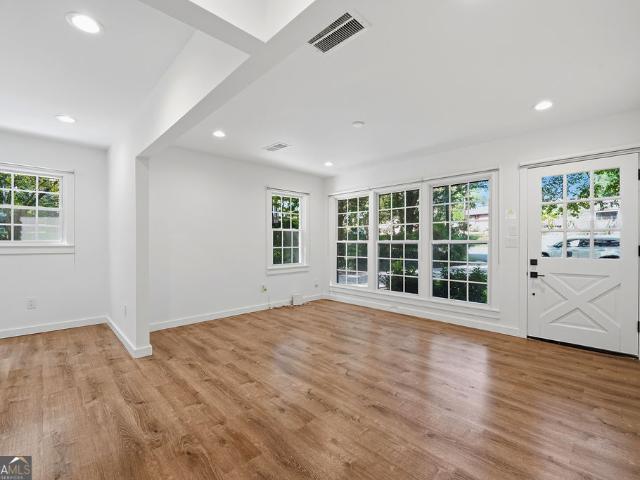 1127 Delores Way