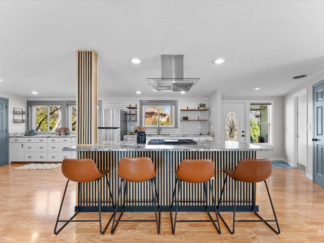 1127 E Boise Avenue