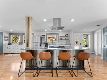 1127 E Boise Avenue