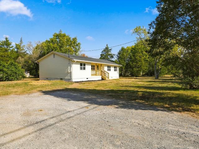 1127 Twin Oak Dr