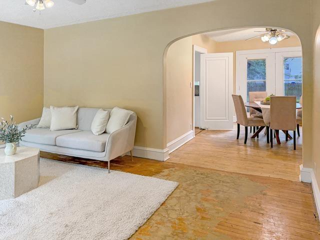 1127 W ELSIE Street
