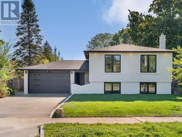 1128 Pinegrove Road, Oakville, ON, L6L 2W6 house for sale | Listing ID W13674 | Royal LePage
