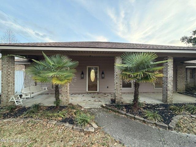 11201 Creek Dr, Gulfport, MS 39503