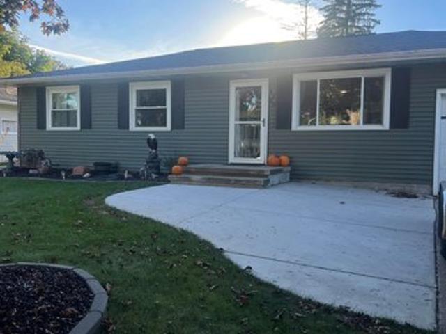 1120 E Circle Dr, Beaver Dam, WI 53916