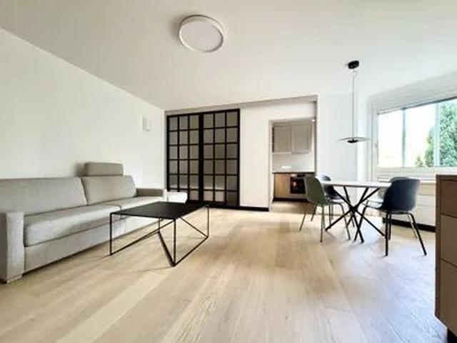 ! 1120 Wien Nähe Schloss Hetzendorf ! Traumhaft schöner ERSTBEZUG nach Generalsanierung! Modern möbliertes Wohnschlafzimmer mit Schlafnische zu vermieten!