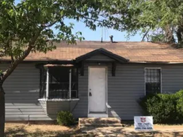 1120 46th St, 2 beds, 1 full bath