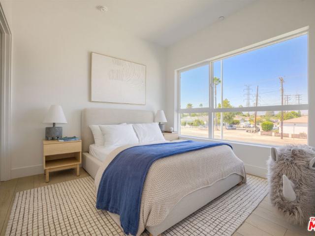 11214 Victory Boulevard 6