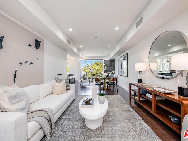 11218 Camarillo Street 406