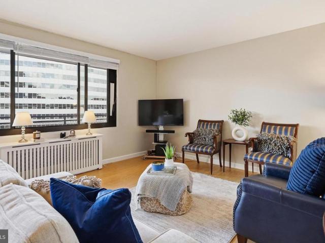 1121 Arlington Boulevard # 1004