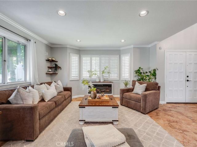 1121 Country Place
