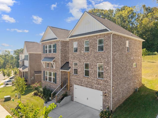 1121 Parklawn Dr