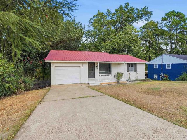 1121 Scenic Way