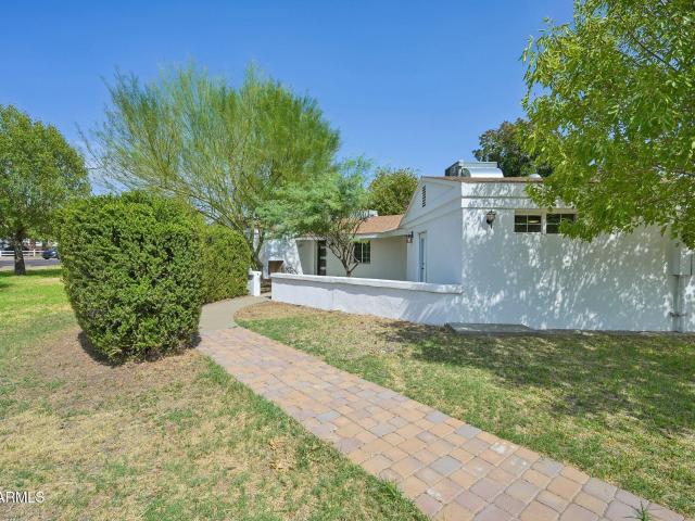 1121 w bethany home road