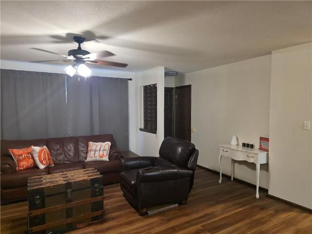 1121 W Elm Terrace