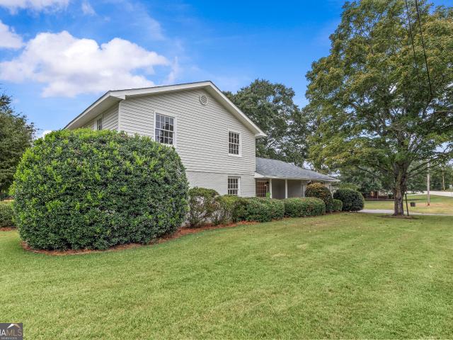 1121 Ward Road