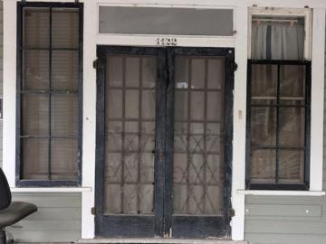 1122 Burnet