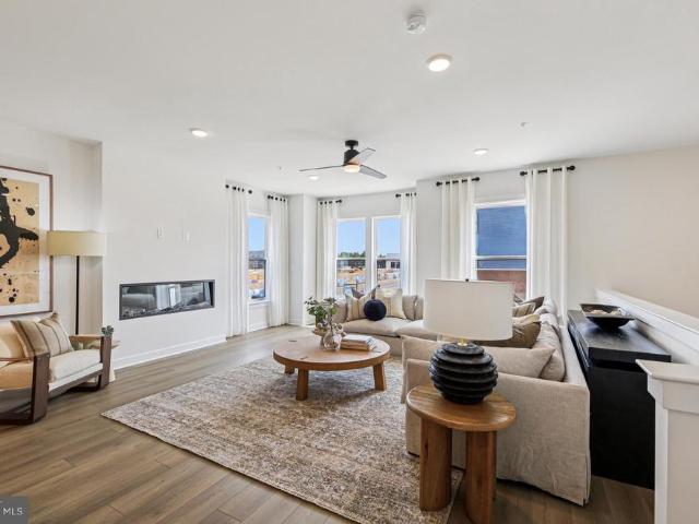 1122 Crested Wood Drive