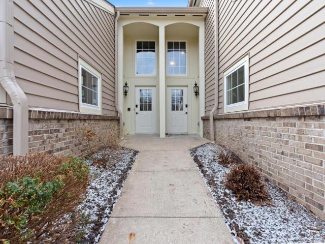 1122 Featherstone Court
