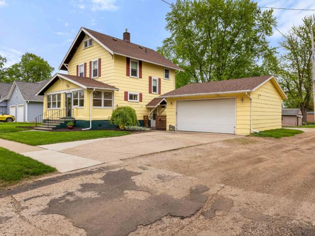 1122 3rd Street