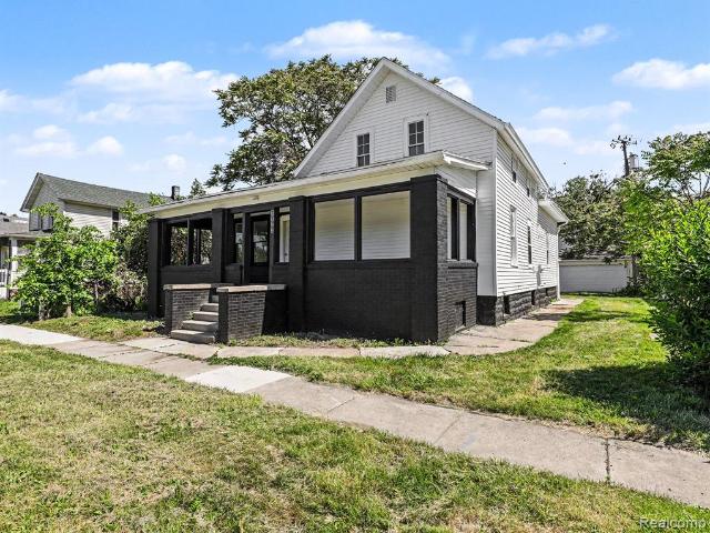 1123 E 1st Street