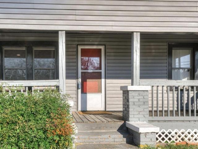 1123 Roselle Street