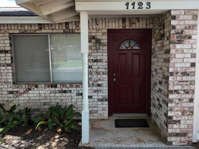 1123 Warbler Drive