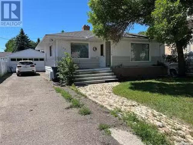 112 2Nd Avenue W, Gravelbourg, SK, S0H 1X0 house for sale L.