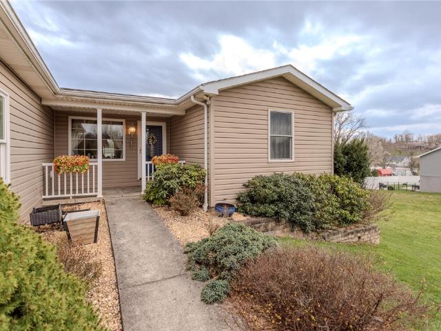 112 Colonial Ln