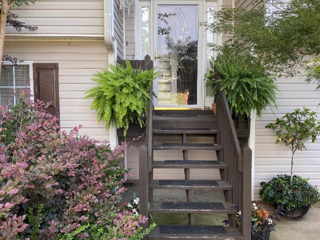 112 Canterbury Court