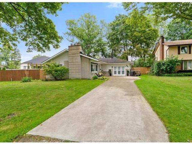 112 Clovelly, Tecumseh, ON, N8N 1G1 house for sale | Listing ID 26021 | Royal LePage