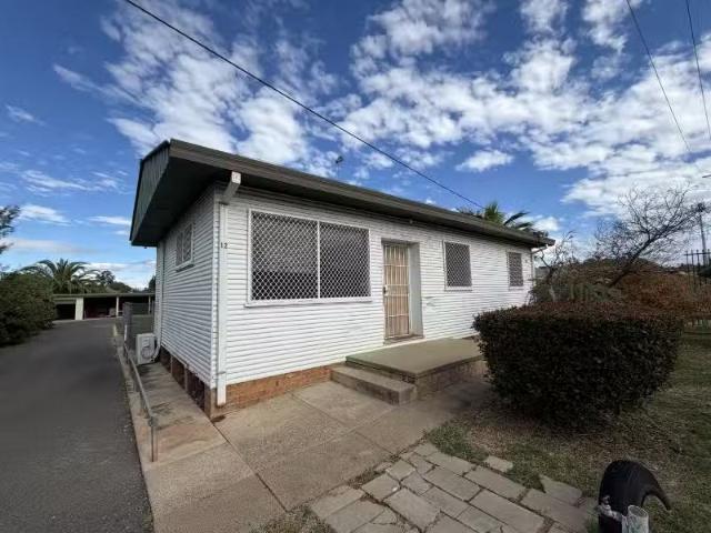 1/12 Alice St, South Tamworth Apartment for rent Listed by Is.