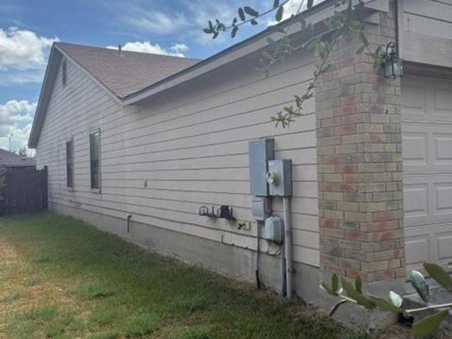 112 Azolar St